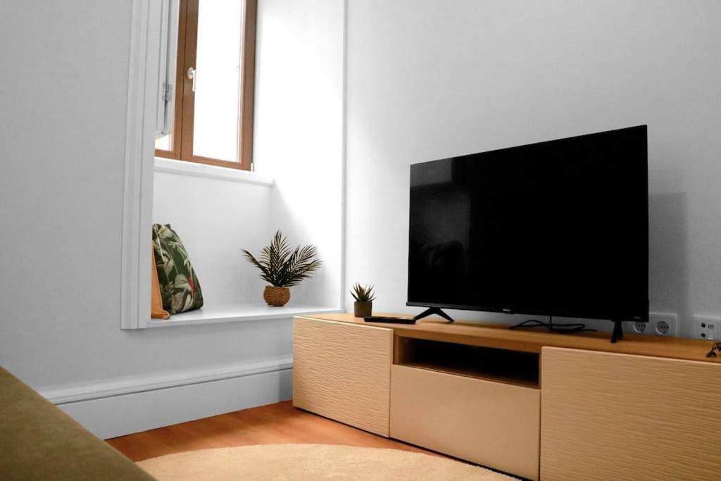 Loving Apartment By The River Porto Bagian luar foto