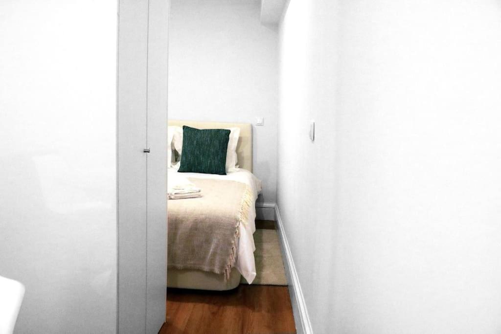 Loving Apartment By The River Porto Bagian luar foto